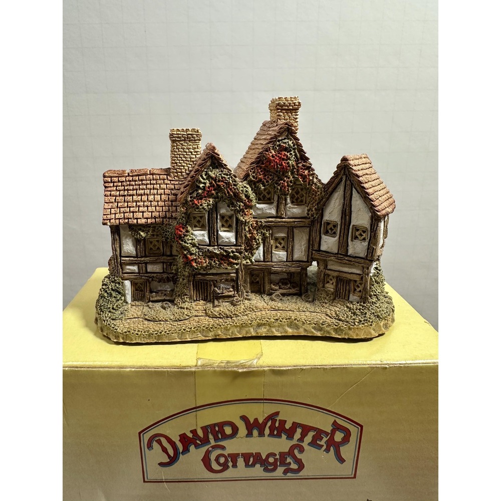 1985 David Winter Apothecary Cottage Figurine, Hand-Painted Miniature (Boxed)